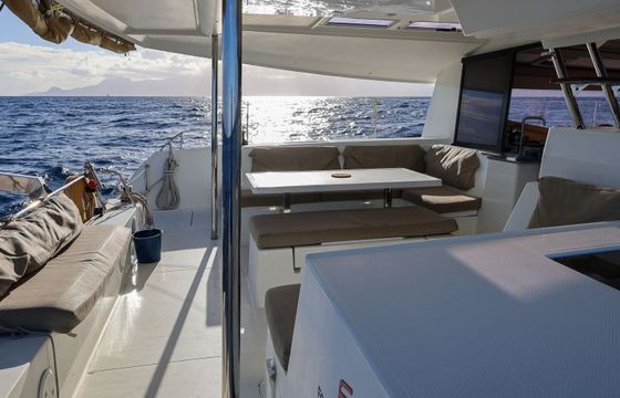 Catamaran Fountaine Pajot Helia 44 13.3m