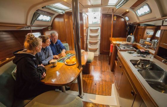 Sailboat Beneteau Oceanis 351 10.6m