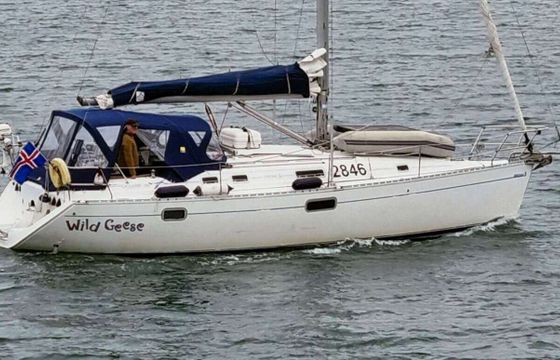 Sailboat Beneteau Oceanis 351 10.6m