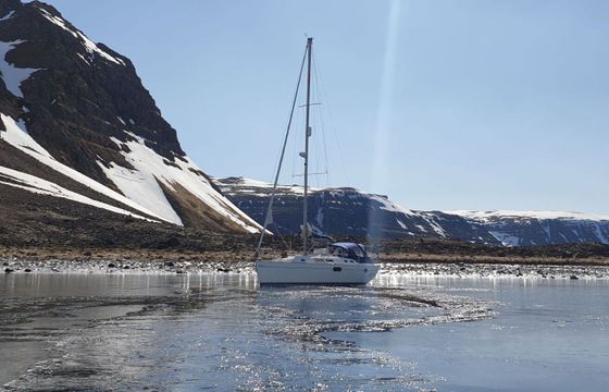 Sailboat Beneteau Oceanis 351 10.6m