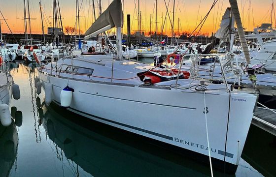 Sailboat Bénéteau Oceanis 34 10.34m