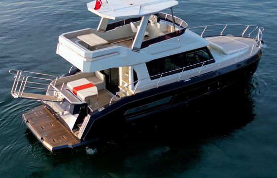 Motor yacht custom built 2022 700hp