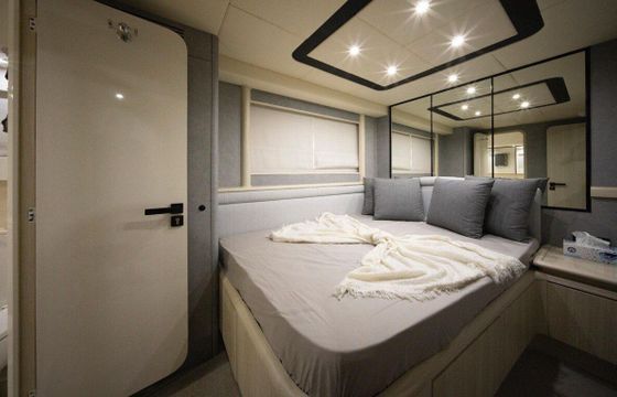 Motor yacht Anna 85 ft Azimut 900hp