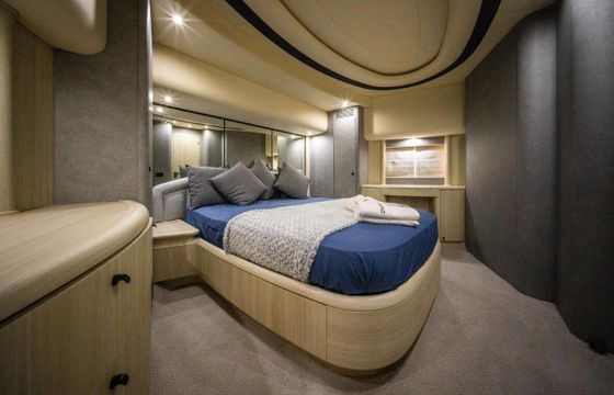 Motor yacht Anna 85 ft Azimut 900hp