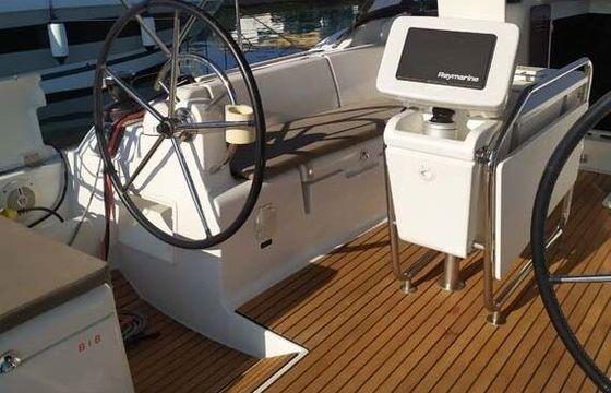 Sailboat JEANNEAU SUN ODYSSEY 419 12.76m