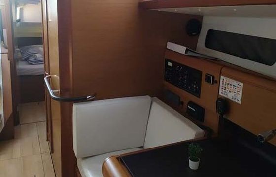 Sailboat JEANNEAU SUN ODYSSEY 419 12.76m