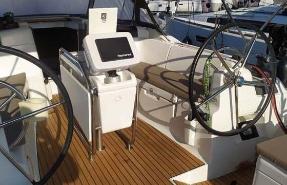Sailboat JEANNEAU SUN ODYSSEY 419 12.76m