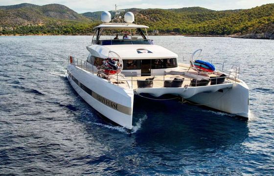 Catamaran Lagoon 78 24m