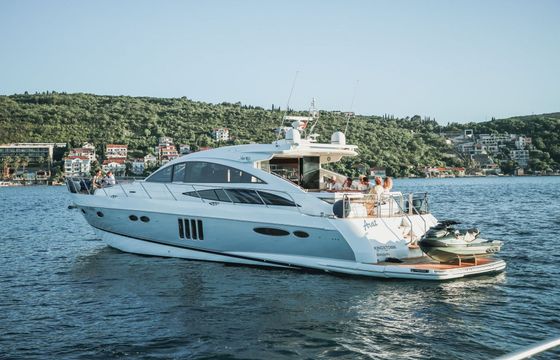 Motor yacht Princess V65 2800hp