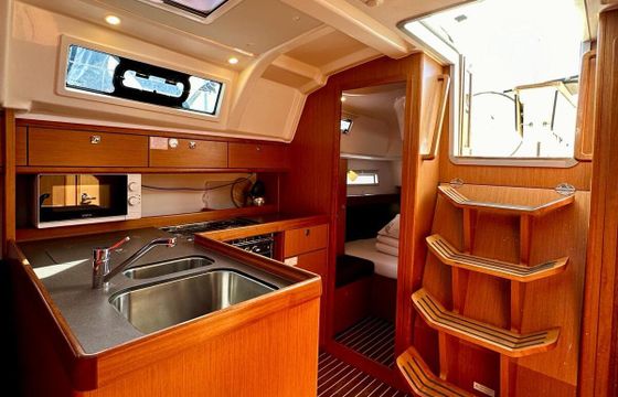 Sailboat Bavaria Bavaria Cruiser 37 11.3m