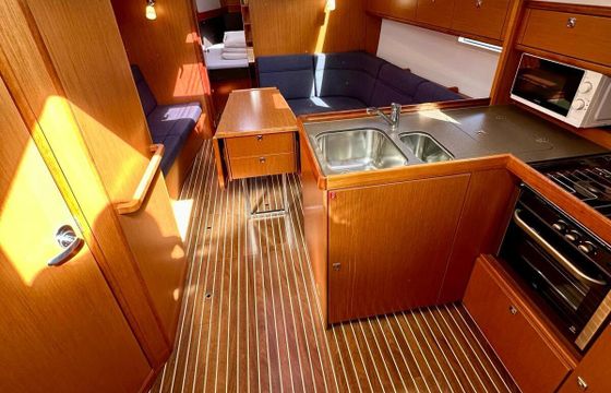 Sailboat Bavaria Bavaria Cruiser 37 11.3m