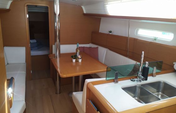 Sailboat Jeanneau Sun Odyssey 389 11.75m
