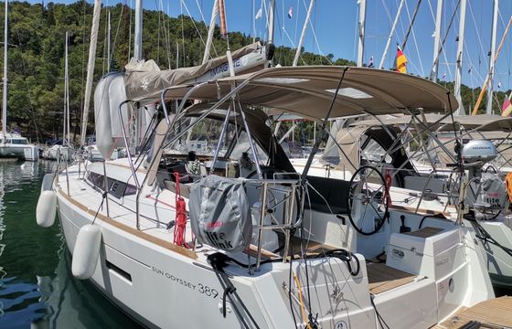 Sailboat Jeanneau Sun Odyssey 389 11.75m
