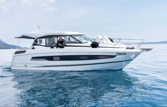 Motorboat Jeanneau NC 37 540hp