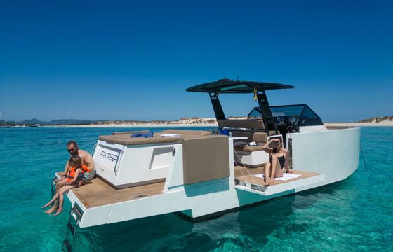 Motorboat De Antonio 34 600hp