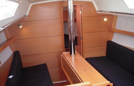 Sailboat Delphia Yachts Delphia 31GTE 9.78m