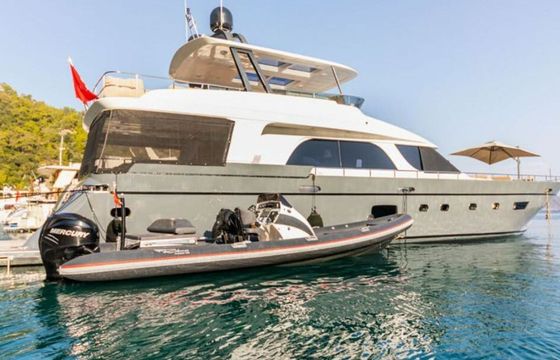 Motor yacht Luxury motor yacht with a capacity of 8 people 2014 2700hp