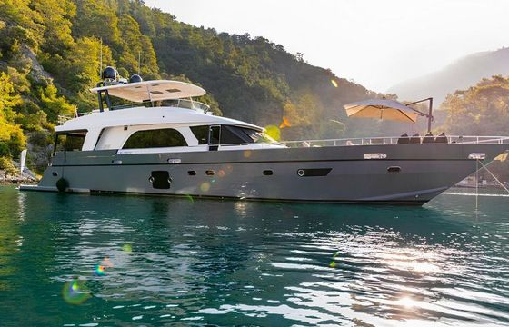 Motor yacht Luxury motor yacht with a capacity of 8 people 2014 2700hp
