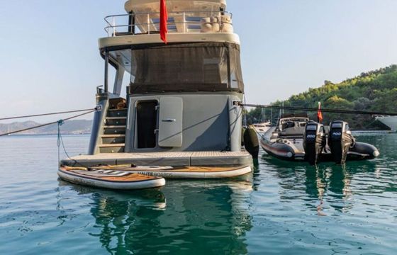 Motor yacht Luxury motor yacht with a capacity of 8 people 2014 2700hp