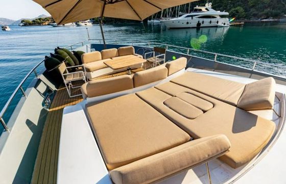 Motor yacht Luxury motor yacht with a capacity of 8 people 2014 2700hp