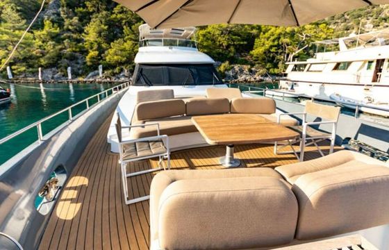 Motor yacht Luxury motor yacht with a capacity of 8 people 2014 2700hp