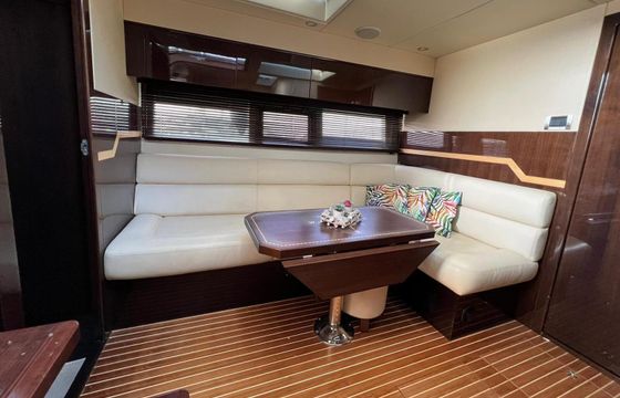 Motorboat Galeon 385 HTS 740hp