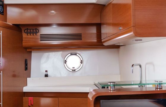 Motorboat Beneteau Monte Carlo 42 800hp