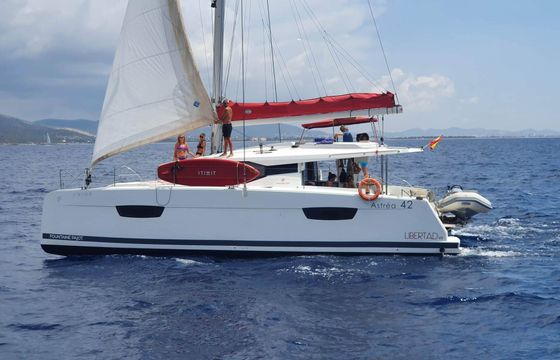 Catamaran Fountaine Pajot Astréa 42 12.58m