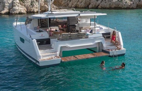 Catamaran Fountaine Pajot Astréa 42 12.58m