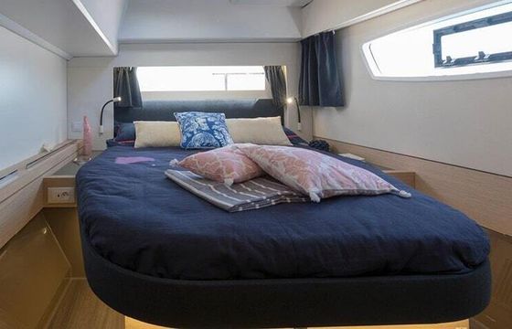 Catamaran Fountaine Pajot Astréa 42 12.58m