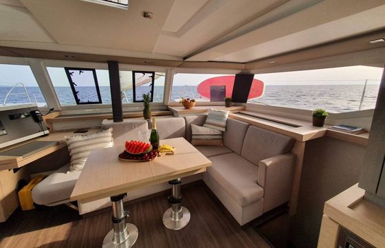 Catamaran Fountaine Pajot Astréa 42 12.58m