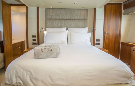 Motor yacht Sunseeker Manhattan 63 2000hp