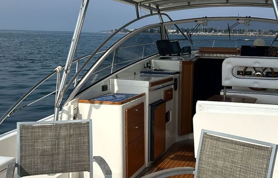 Motorboat Poly Form Triakis C30 660hp