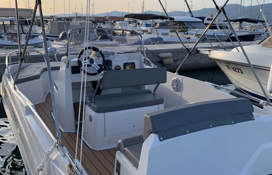 Motorboat Prince 570 OPEN 100hp