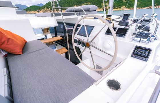 Catamaran FOUNTAINE PAJOT TANNA 47 14m