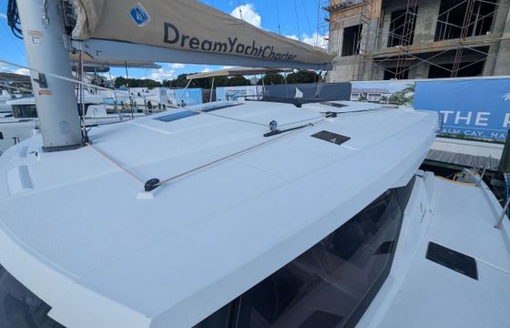 Catamaran Fountaine Pajot Astrea 42 with watermaker &amp; A/C - PLUS 12.58m
