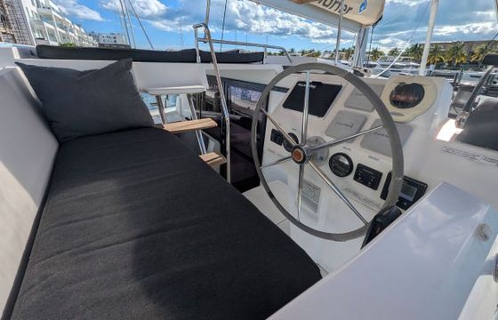 Catamaran Fountaine Pajot Astrea 42 with watermaker &amp; A/C - PLUS 12.58m