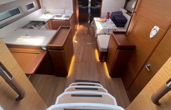 Sailboat Jeanneau Sun Odyssey 440 13m