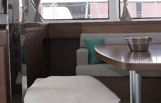 Catamaran LAGOON 42 12.8m