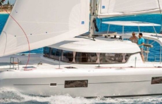 Catamaran LAGOON 42 12.8m