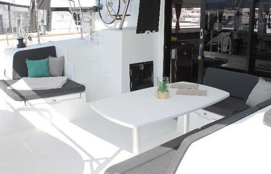 Catamaran LAGOON 42 12.8m