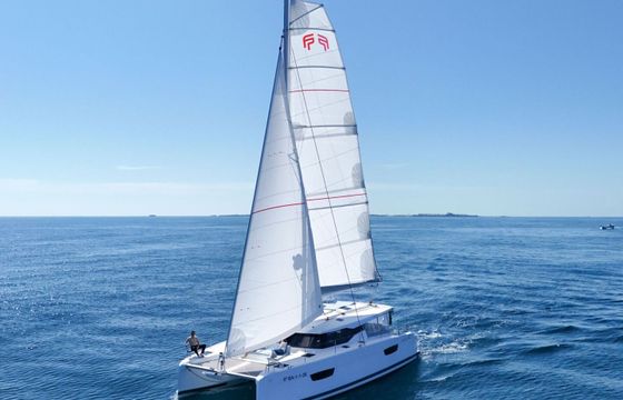 Catamaran Fountaine Pajot Astrea 42 12.58m