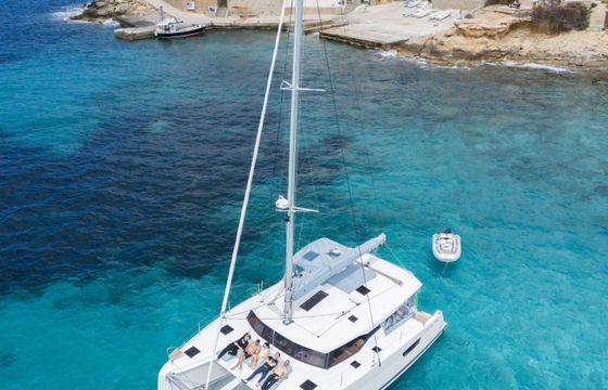 Catamaran Fountaine Pajot Astrea 42 12.58m