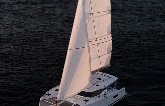 Catamaran Fountaine Pajot Astrea 42 12.58m