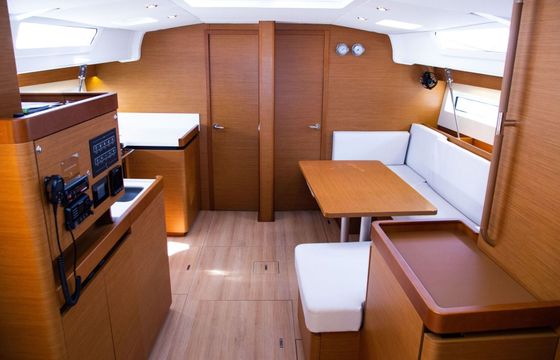 Sailboat Jeanneau Sun Odyssey 490 14.42m