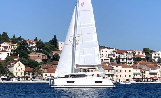 Catamaran FOUNTAINE PAJOT LUCIA 40 11.73m