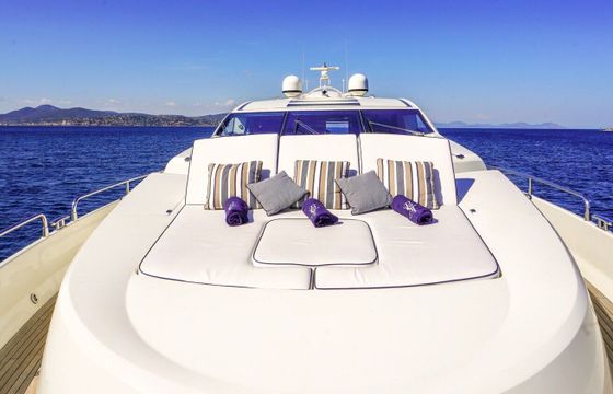 Motor yacht Sunseeker Predator 84 5545hp