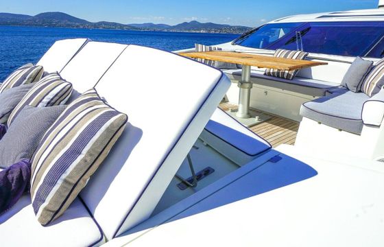 Motor yacht Sunseeker Predator 84 5545hp