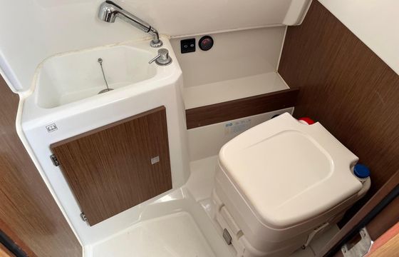 Motorboat Jeanneau CAP CAMARAT 9.0CC 400hp