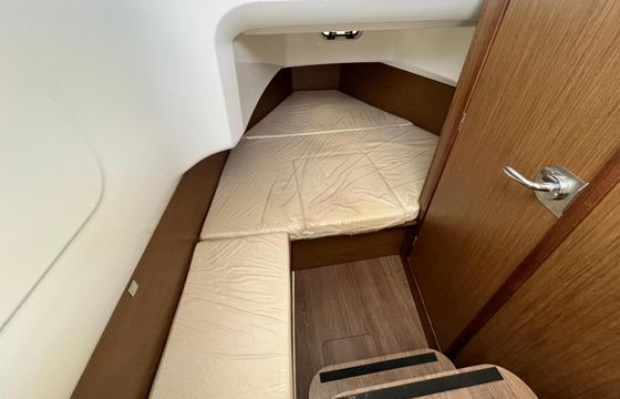 Motorboat Jeanneau CAP CAMARAT 9.0CC 400hp